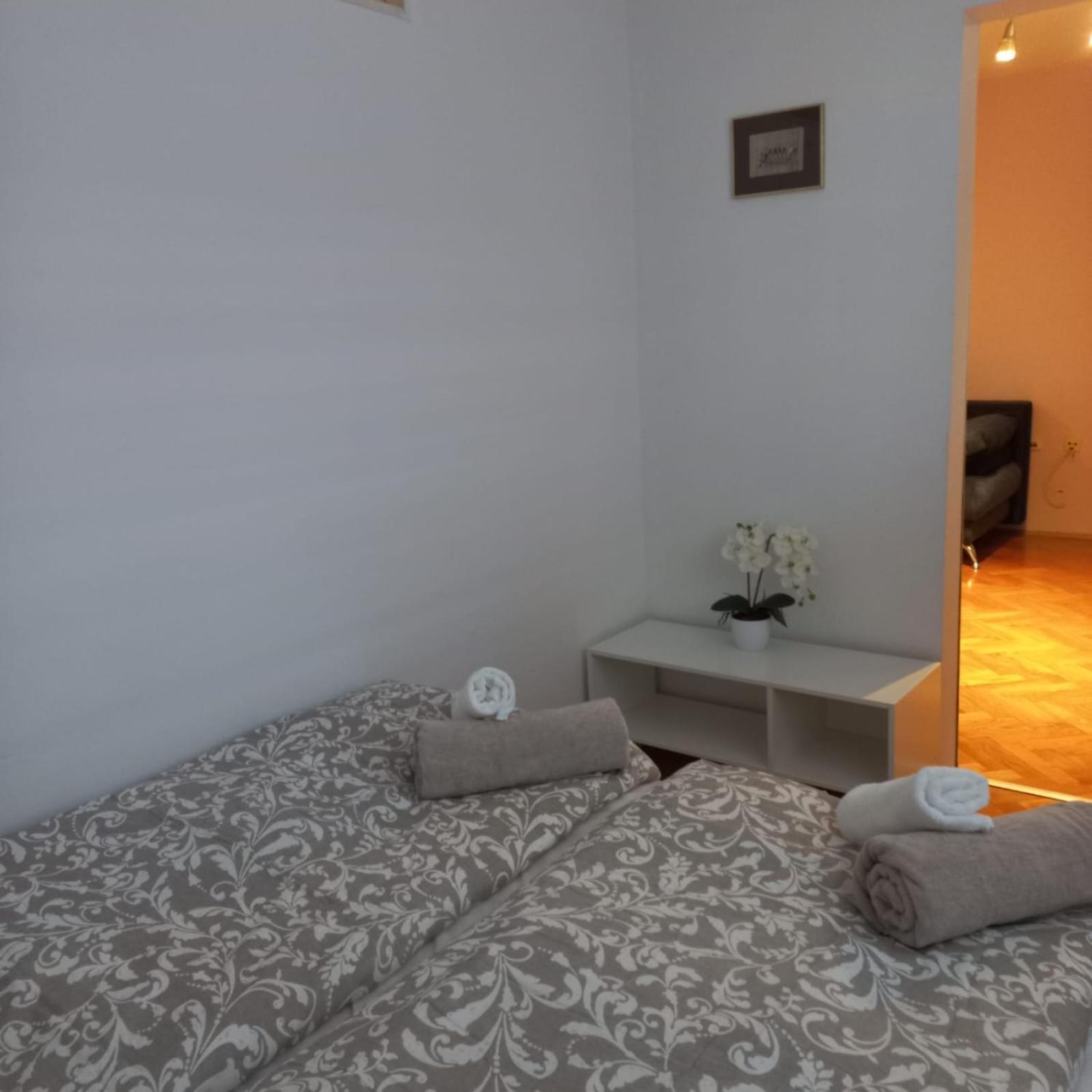 Apartment Blue Moon ลูบลิยานา ภายนอก รูปภาพ